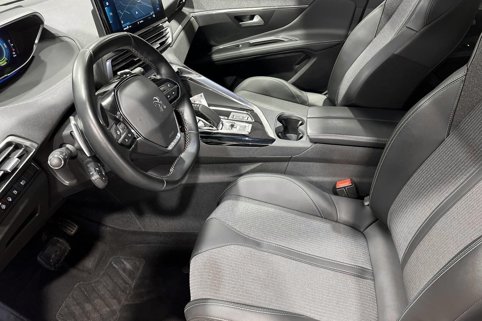 Peugeot 3008 iso kuva 9