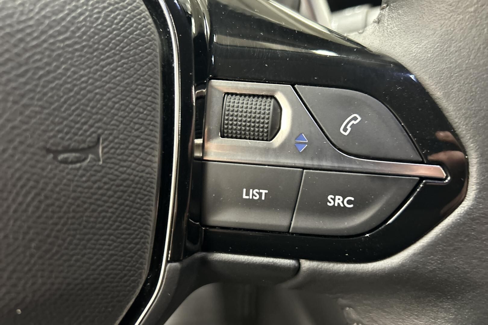 Peugeot 2008 iso kuva 14