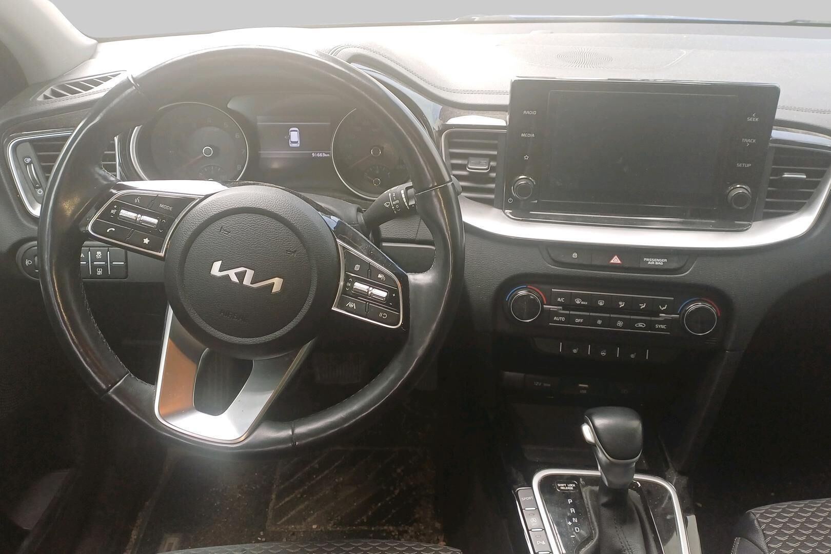 Kia Ceed iso kuva 2