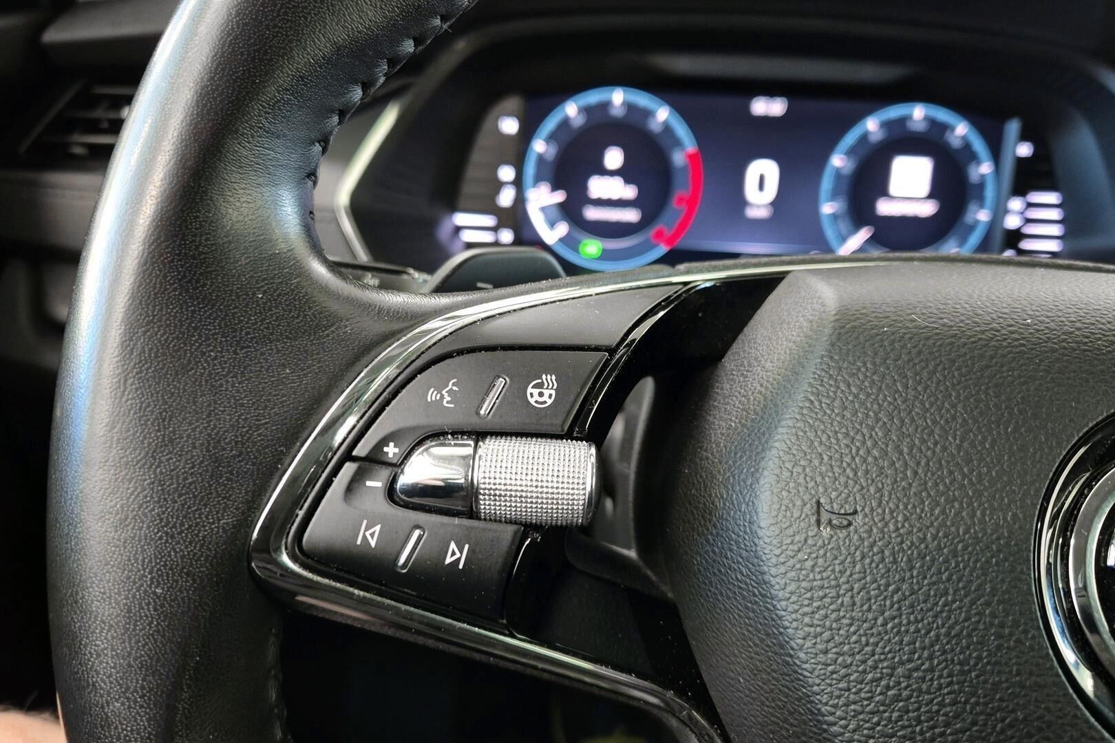 Skoda Octavia iso kuva 19