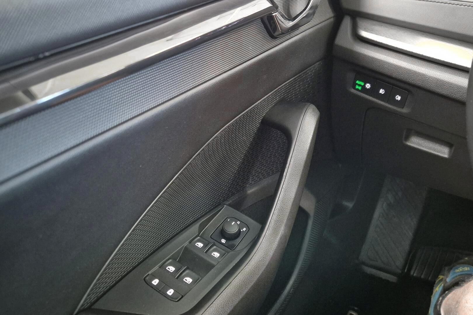 Skoda Octavia iso kuva 20