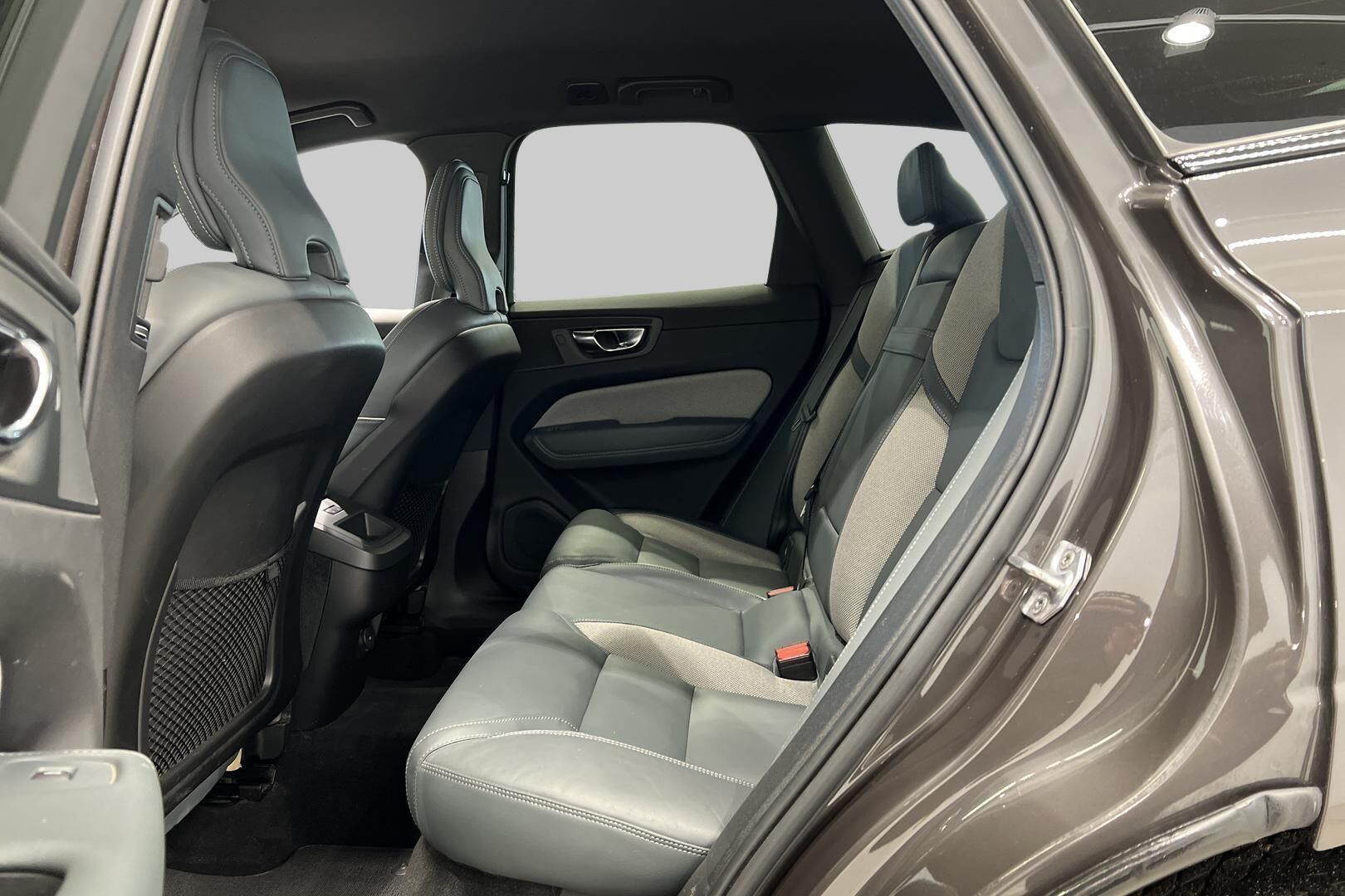 Volvo XC60 iso kuva 10