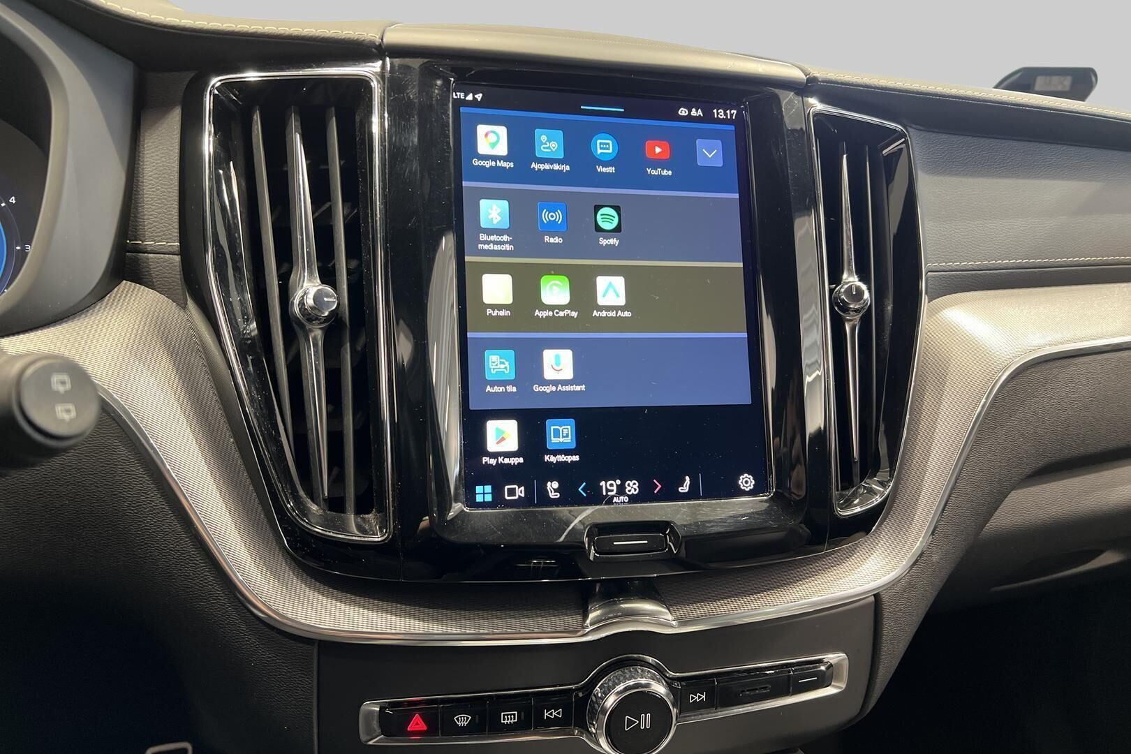 Volvo XC60 iso kuva 16