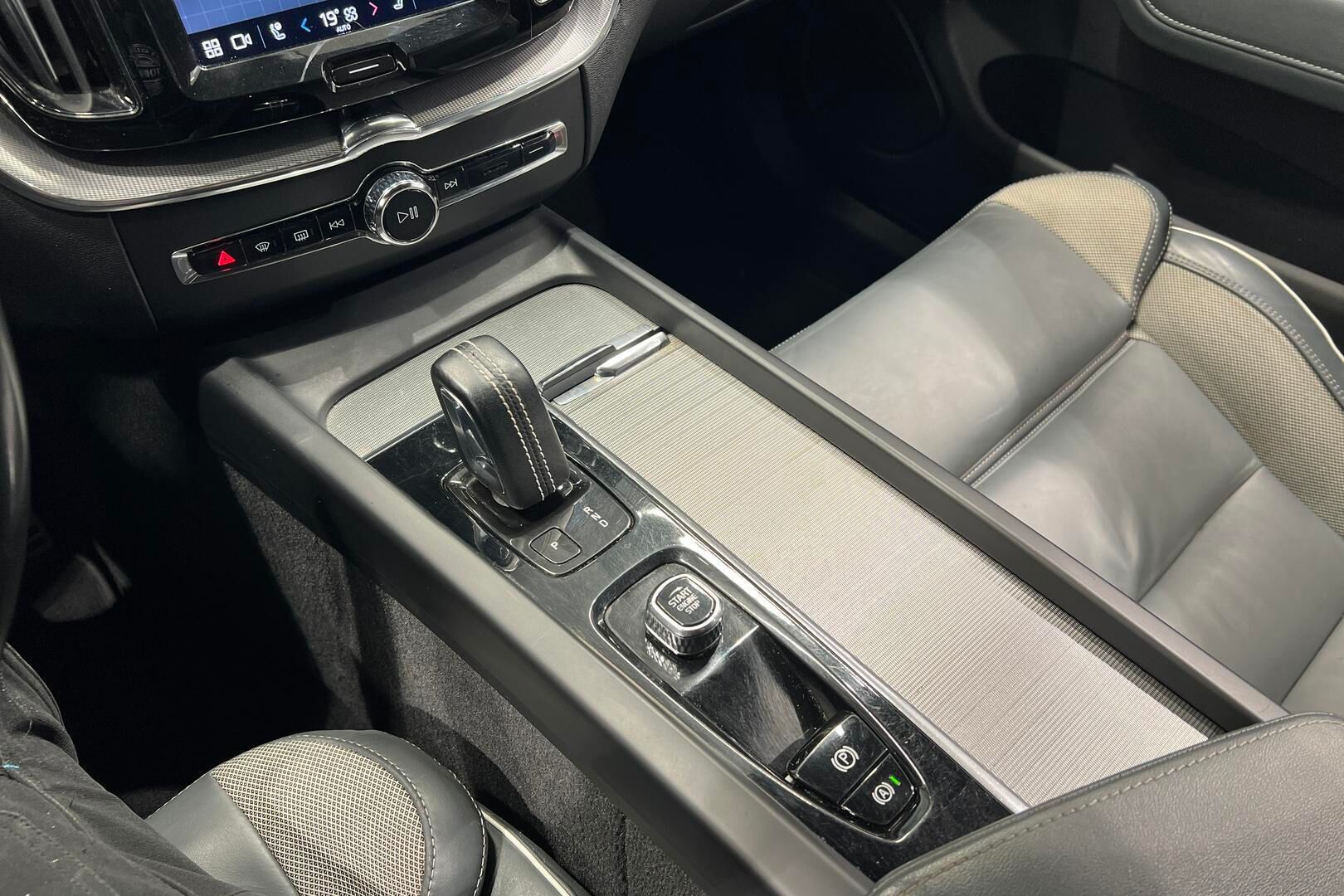 Volvo XC60 iso kuva 21