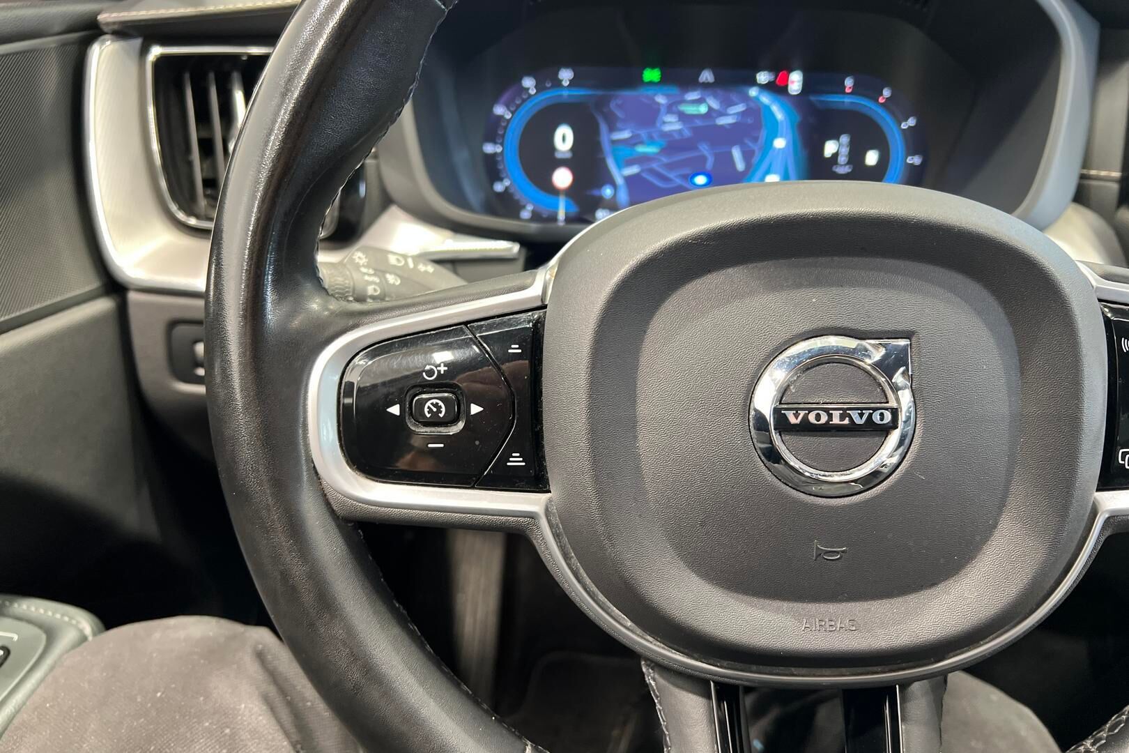 Volvo XC60 iso kuva 24