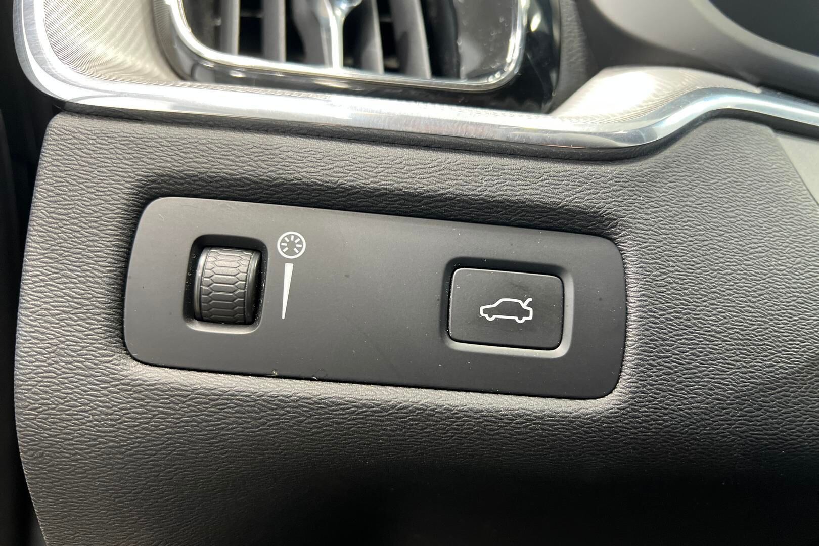 Volvo XC60 iso kuva 25