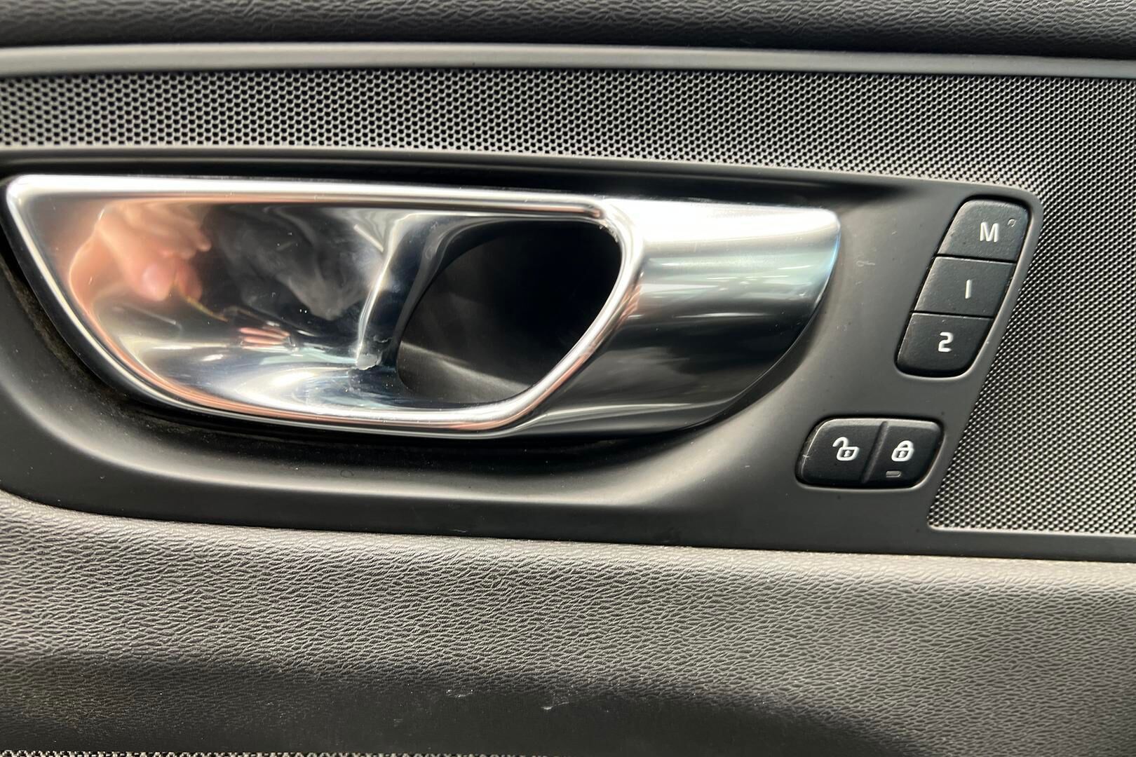 Volvo XC60 iso kuva 26