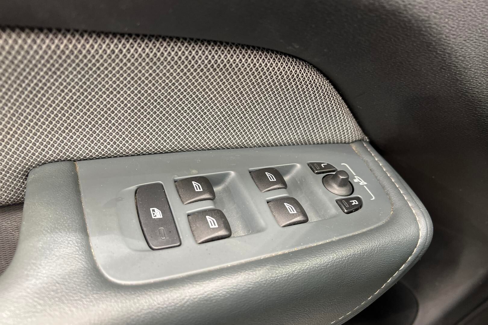 Volvo XC60 iso kuva 27