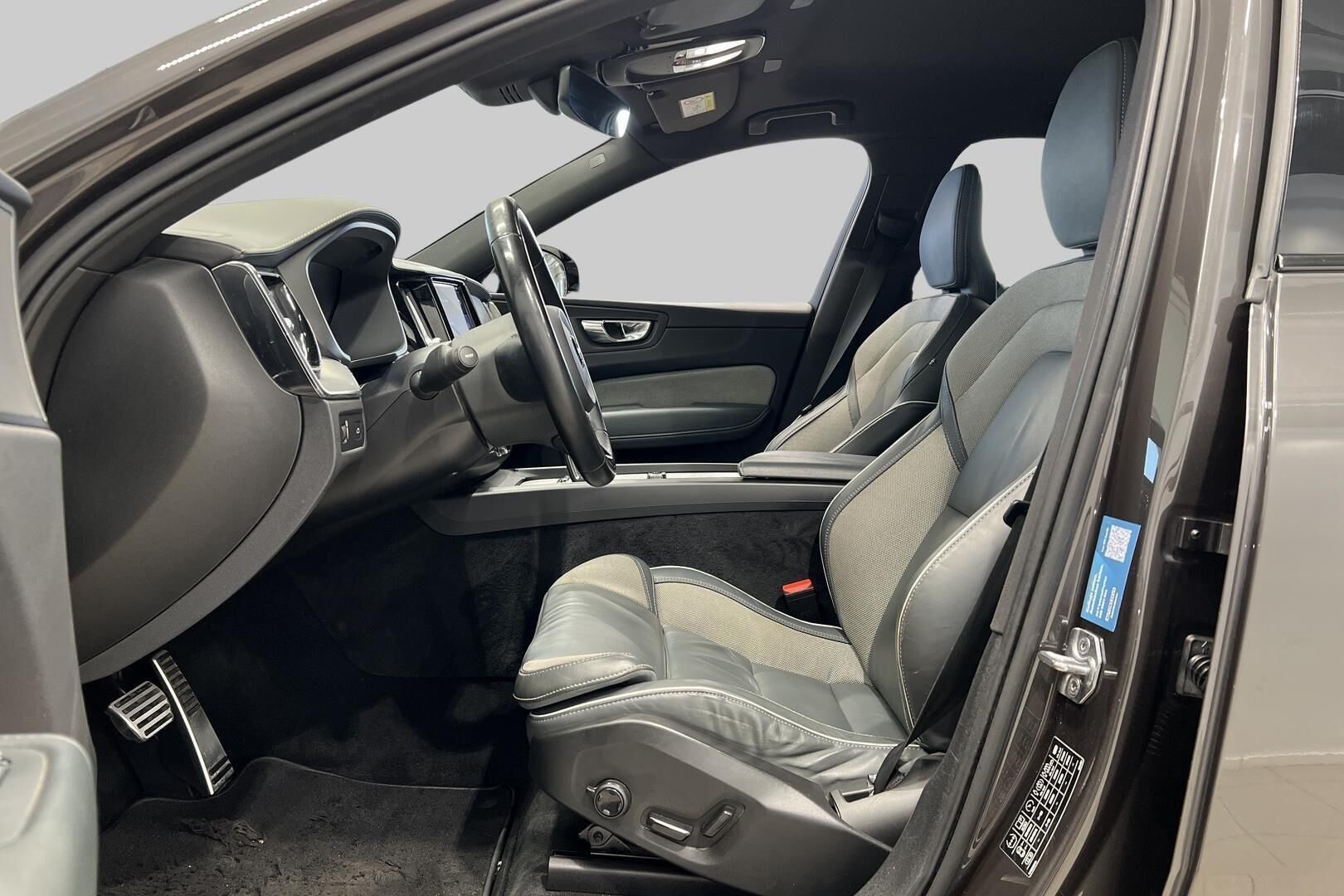 Volvo XC60 iso kuva 9