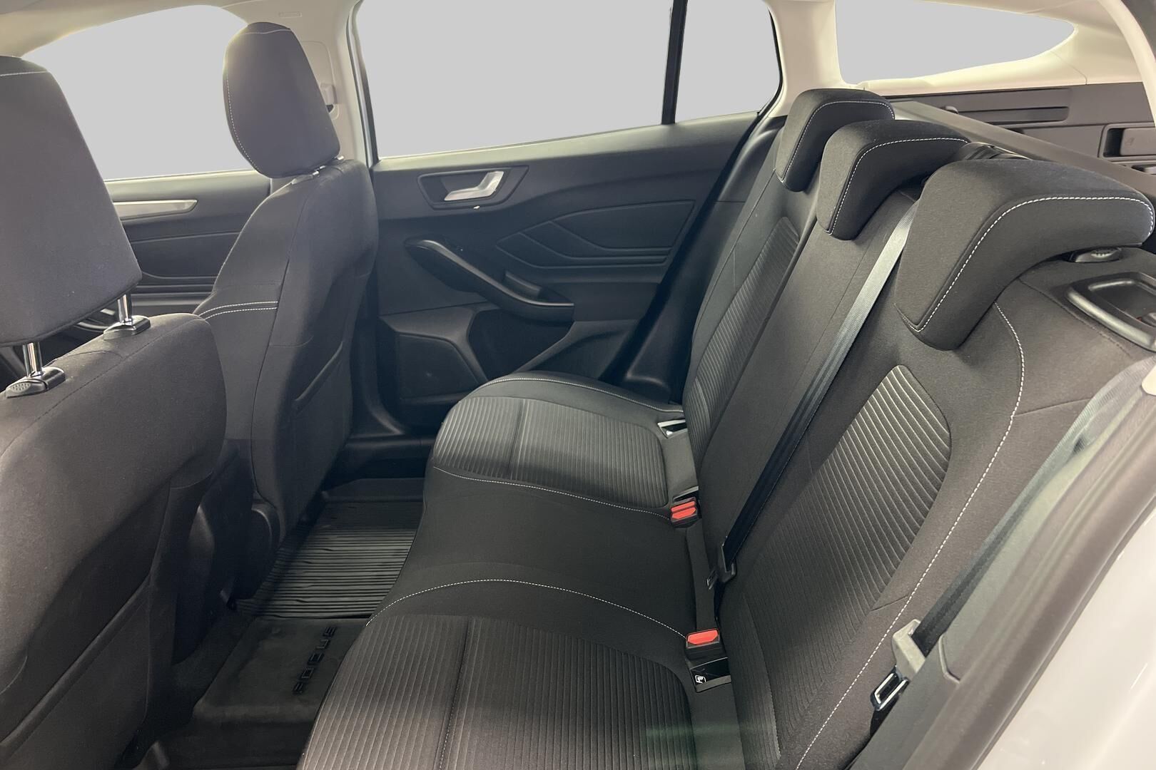 Ford Focus iso kuva 9