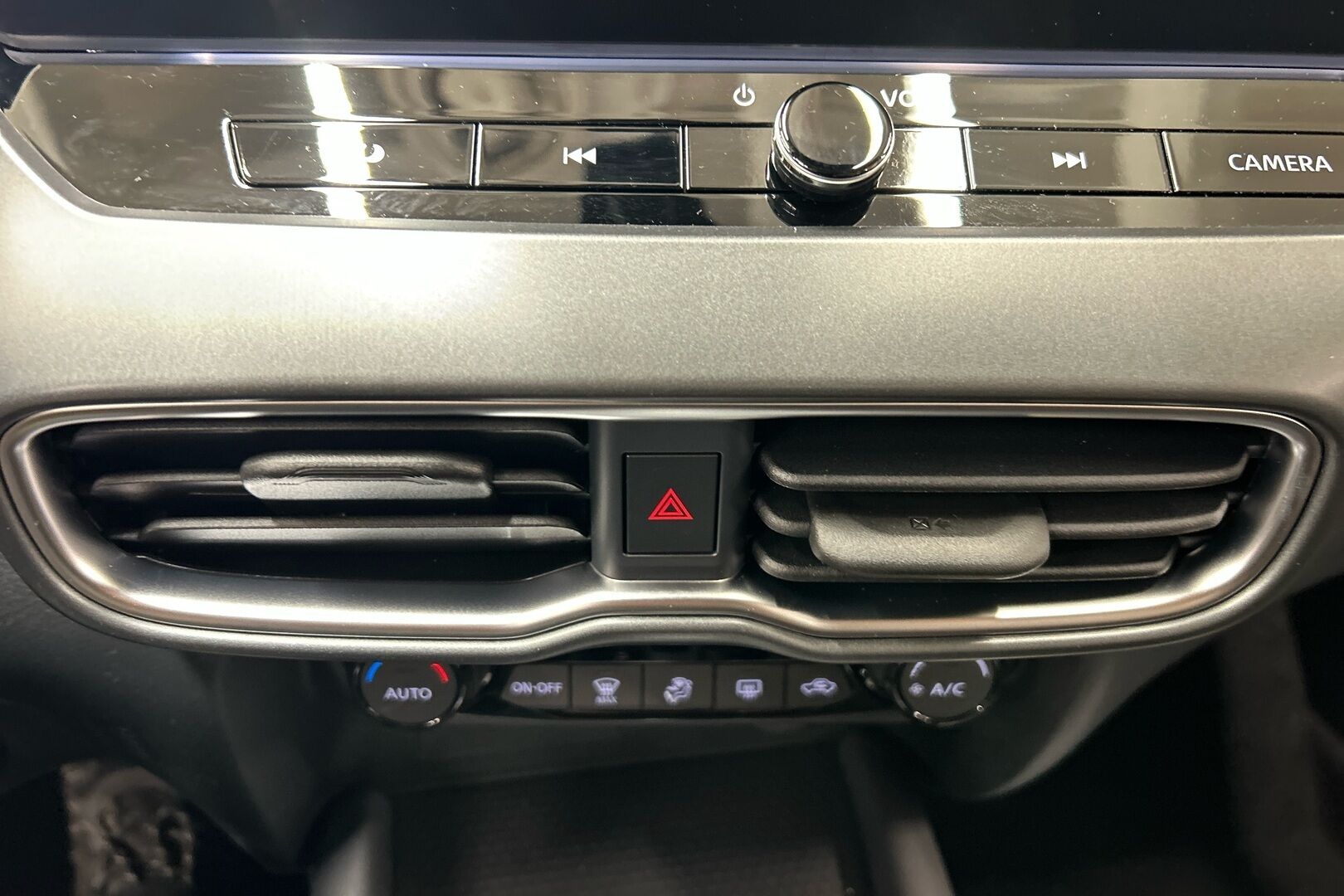 Nissan Juke iso kuva 15