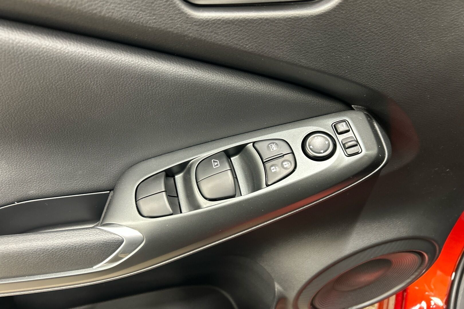 Nissan Juke iso kuva 21