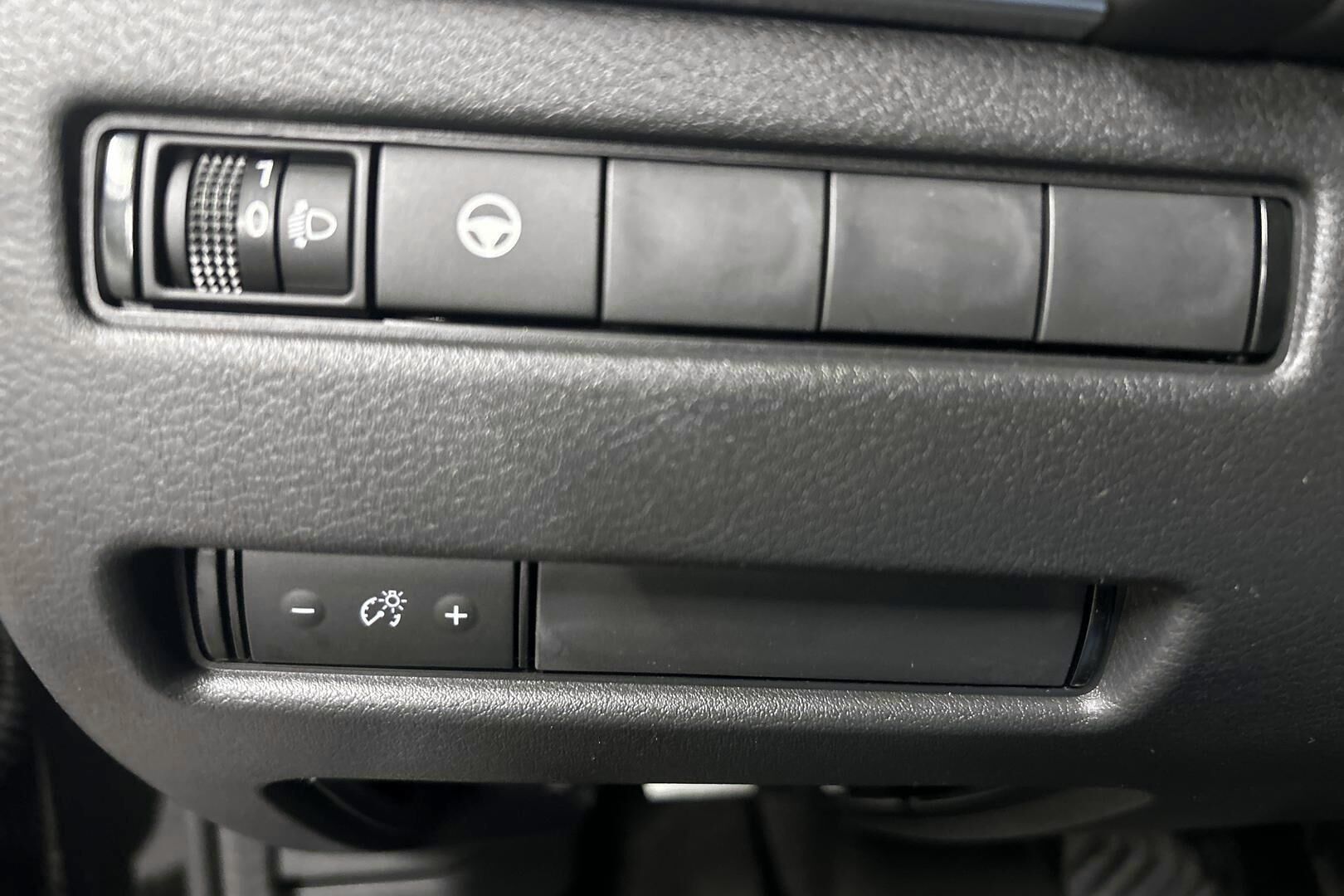 Nissan Qashqai iso kuva 14