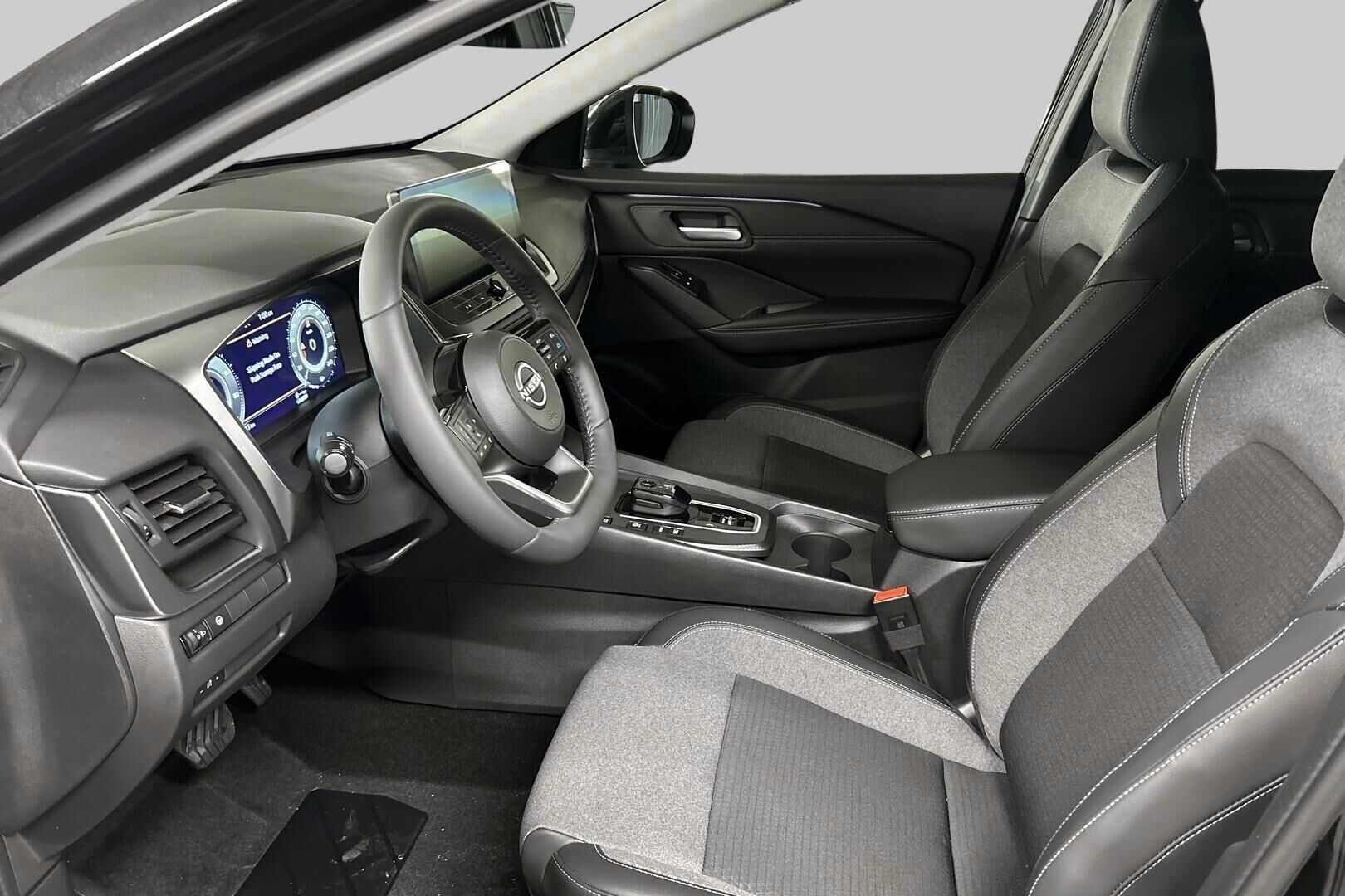 Nissan Qashqai iso kuva 8