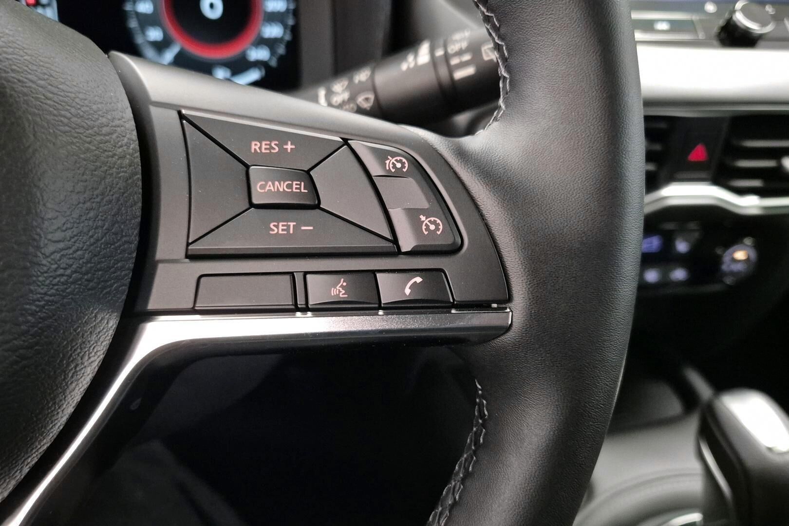 Nissan Juke iso kuva 17