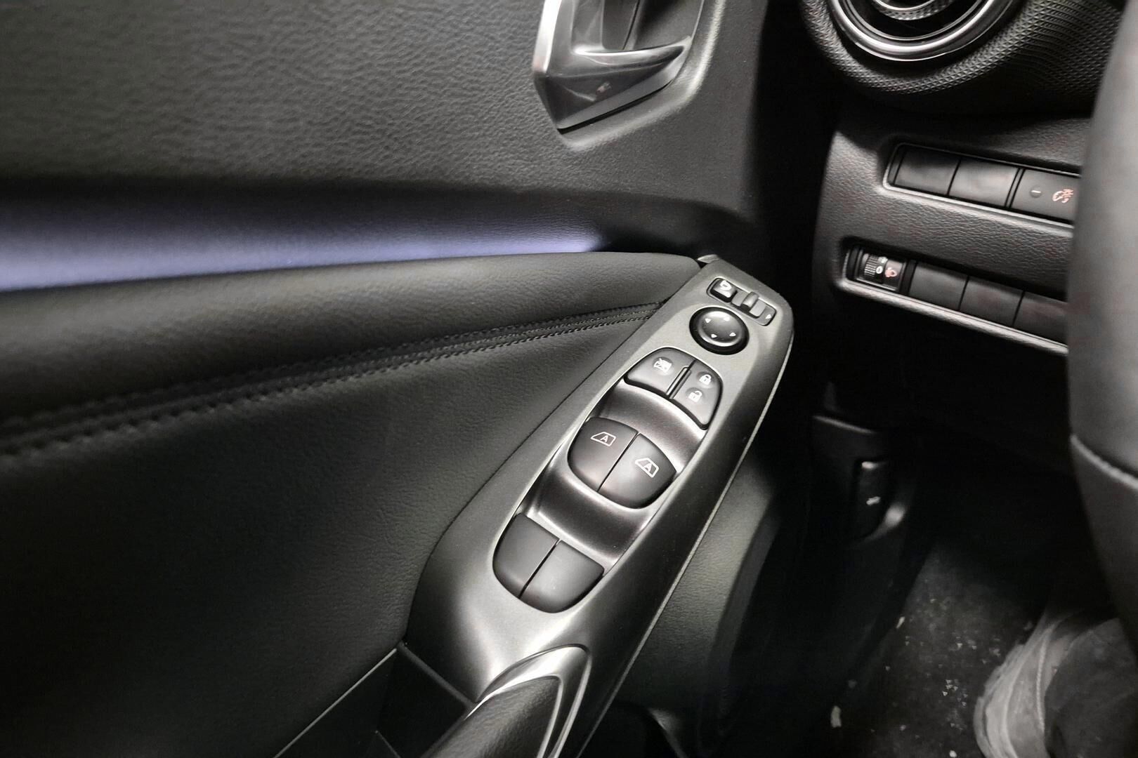 Nissan Juke iso kuva 22