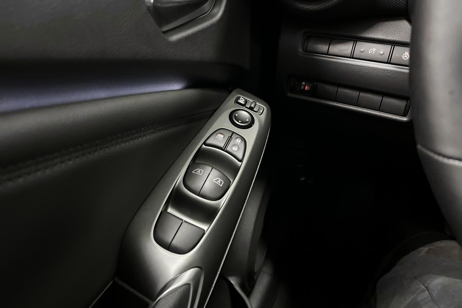 Nissan Juke iso kuva 12