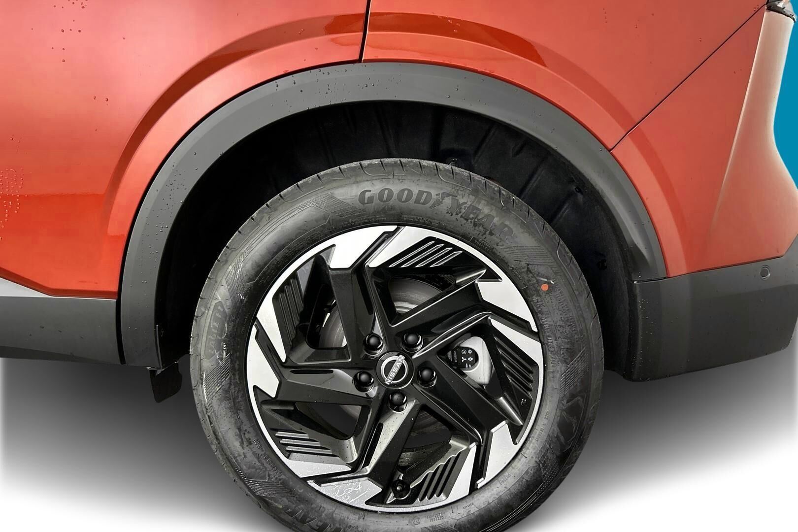 Nissan Qashqai iso kuva 10