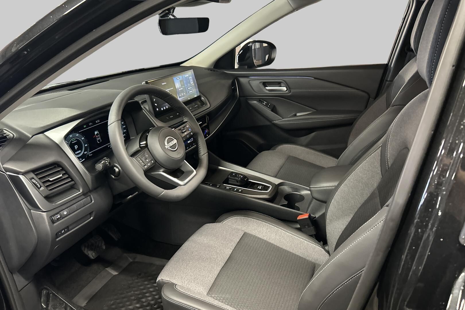 Nissan Qashqai iso kuva 8