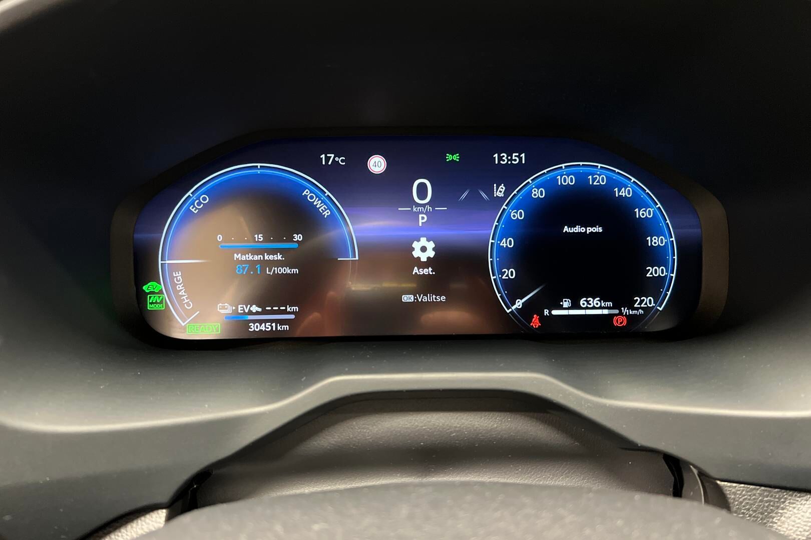 Toyota RAV4 Plug-in iso kuva 12