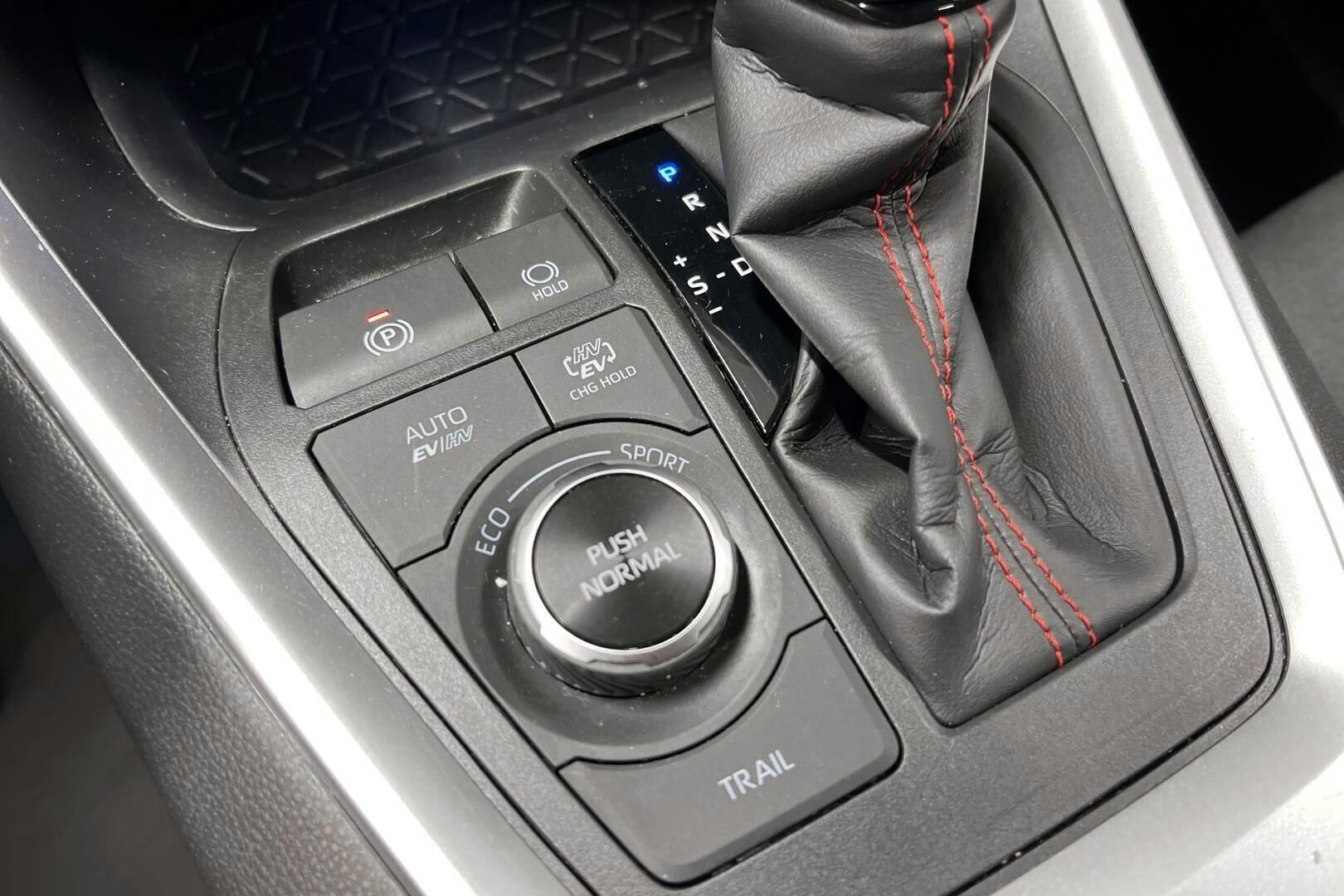 Toyota RAV4 Plug-in iso kuva 22