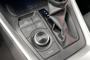 Toyota RAV4 Plug-in esikatselu 22