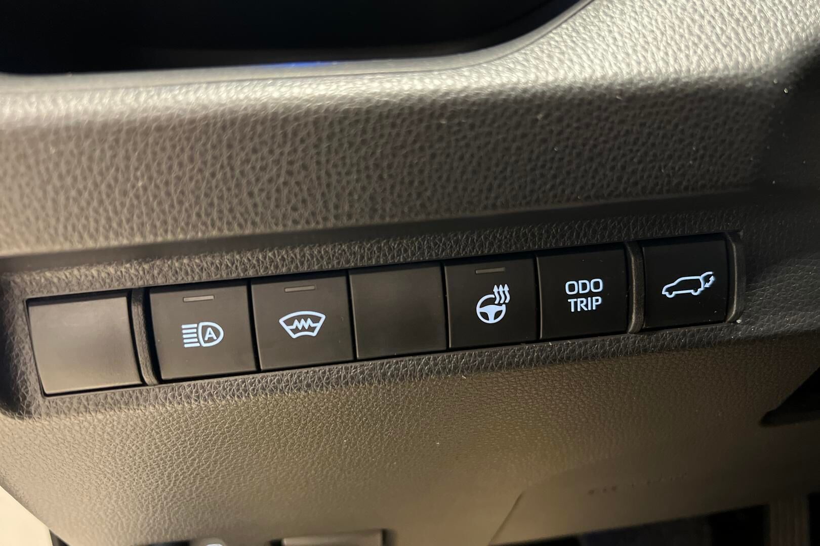 Toyota RAV4 Plug-in iso kuva 23