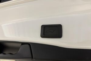 Toyota RAV4 Plug-in esikatselu 18