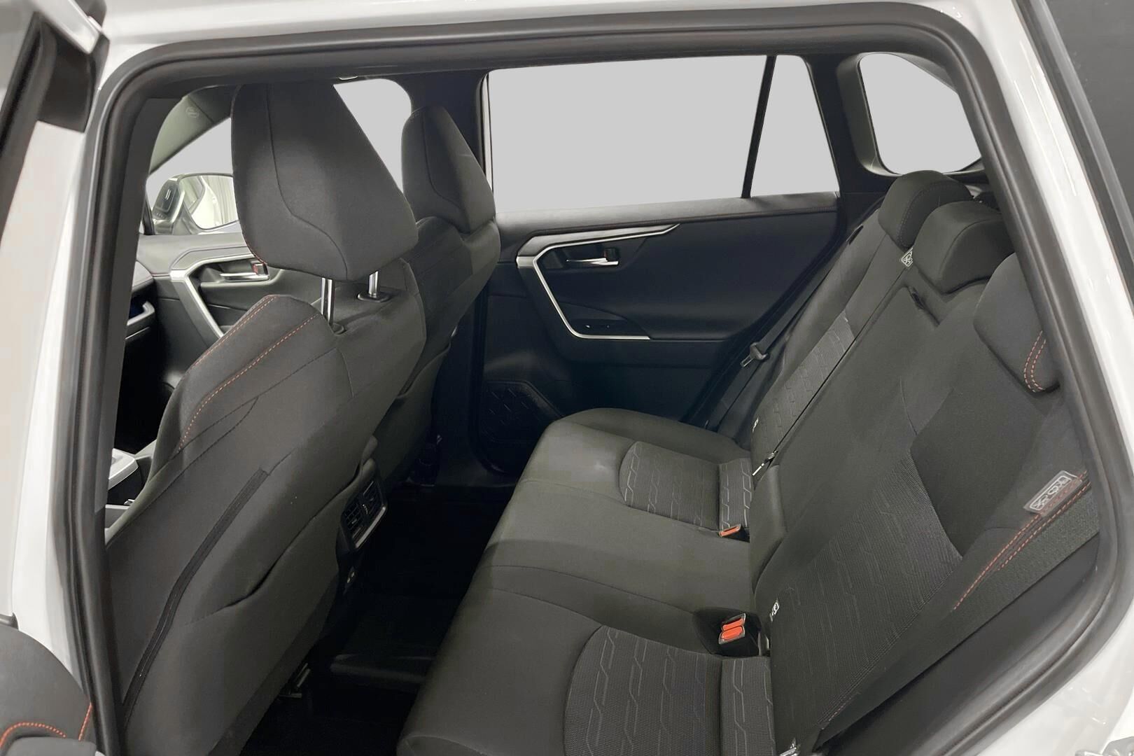 Toyota RAV4 Plug-in iso kuva 8