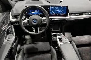 BMW iX1 esikatselu 10