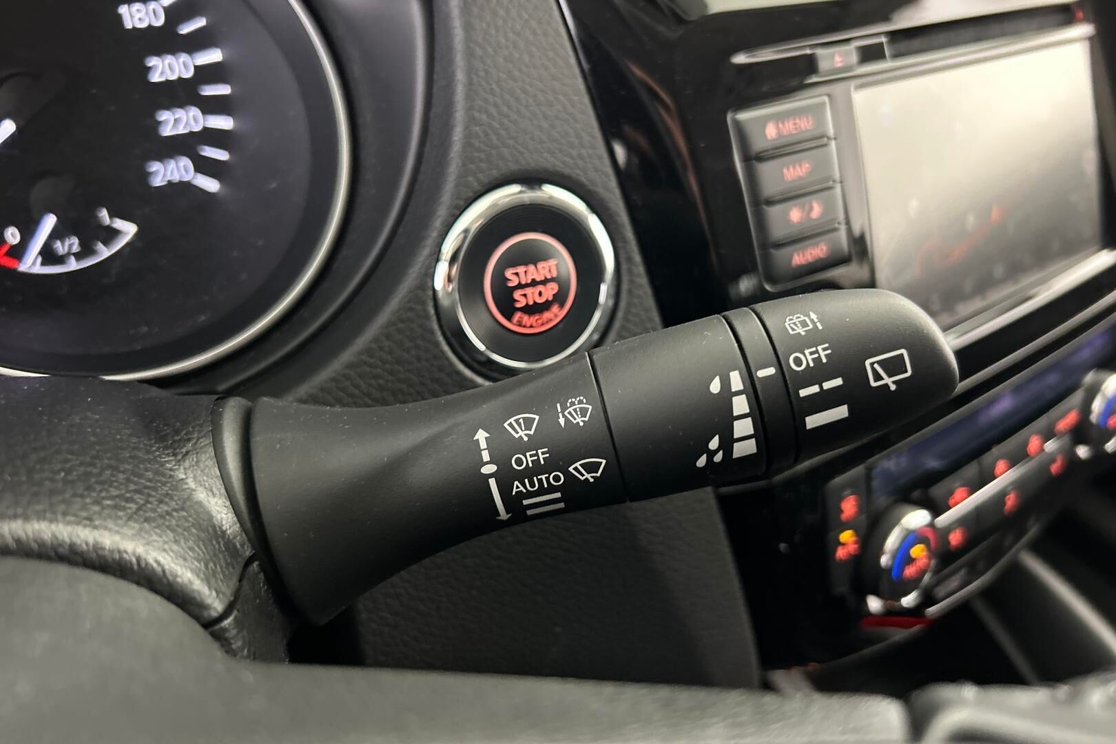 Nissan Qashqai iso kuva 16