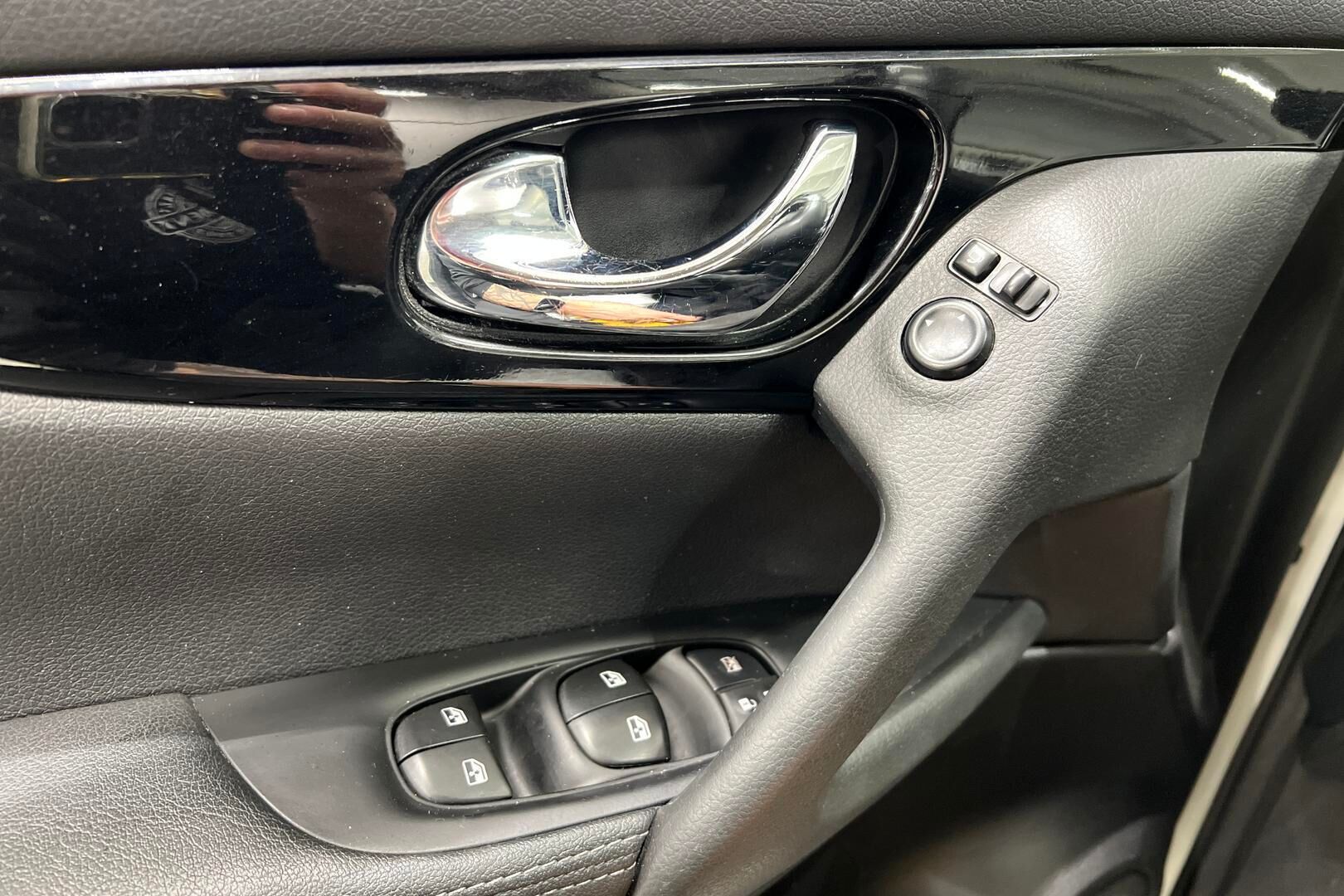 Nissan Qashqai iso kuva 24