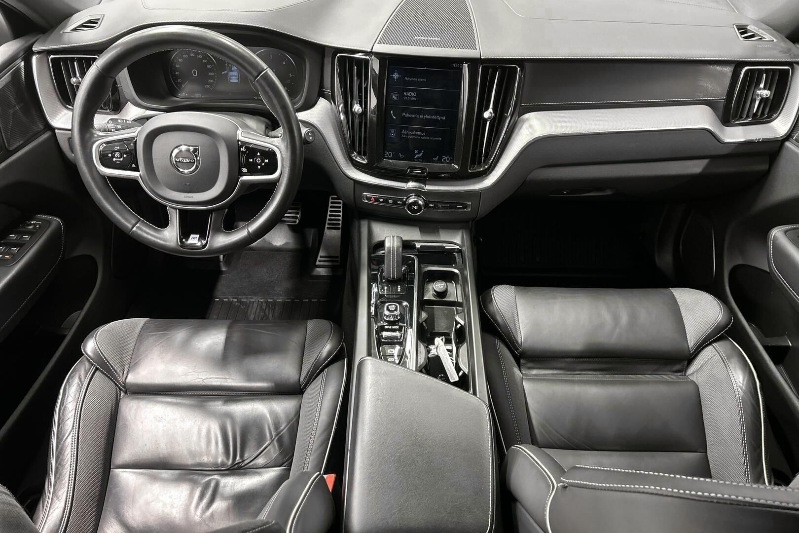 Volvo XC60 iso kuva 10