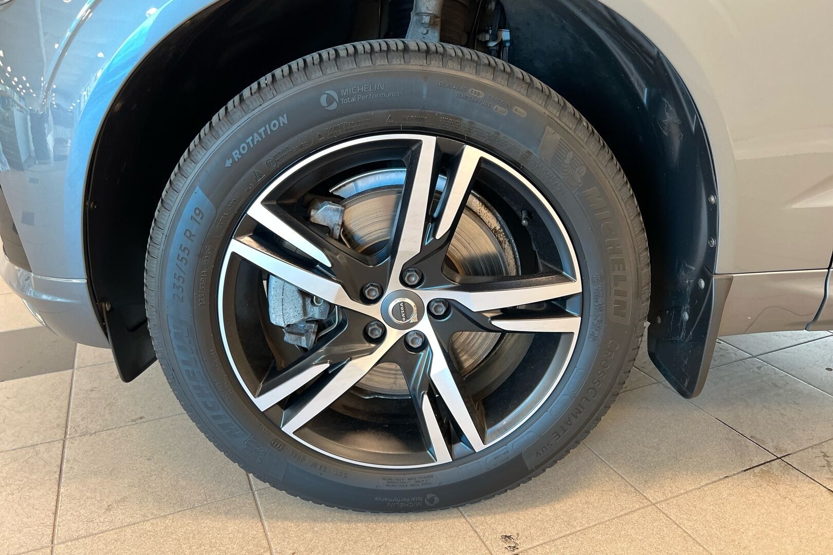 Volvo XC60 iso kuva 11