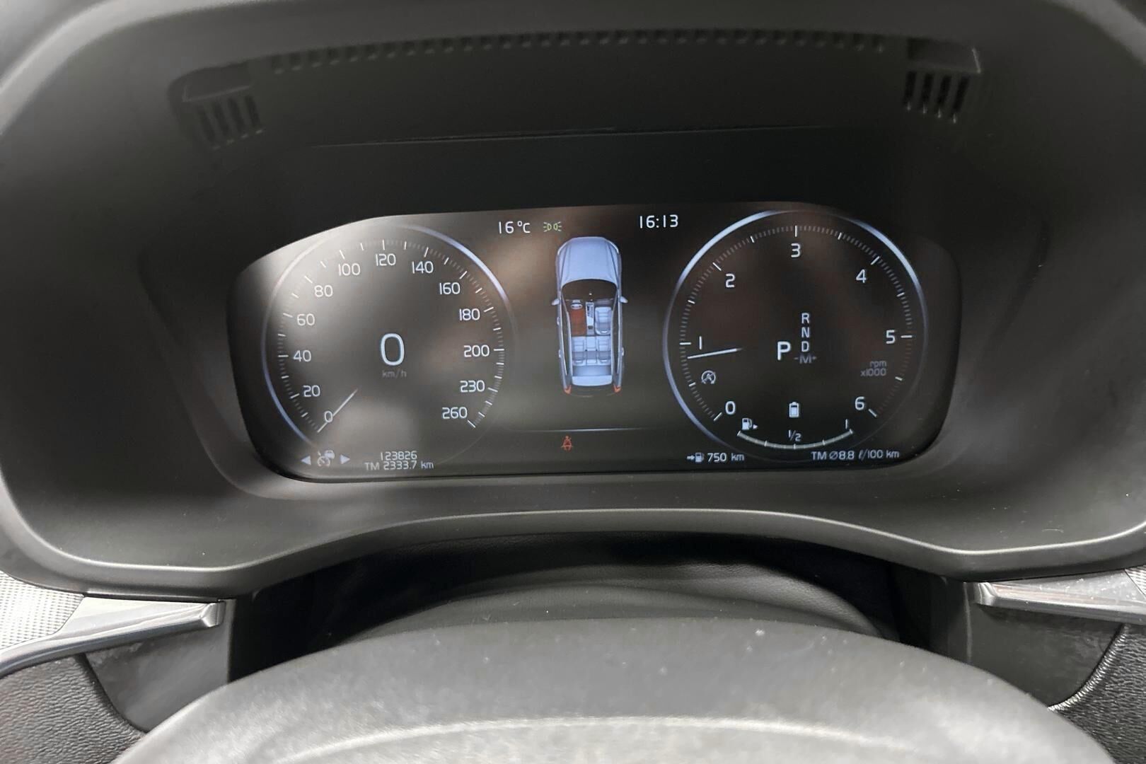 Volvo XC60 iso kuva 25