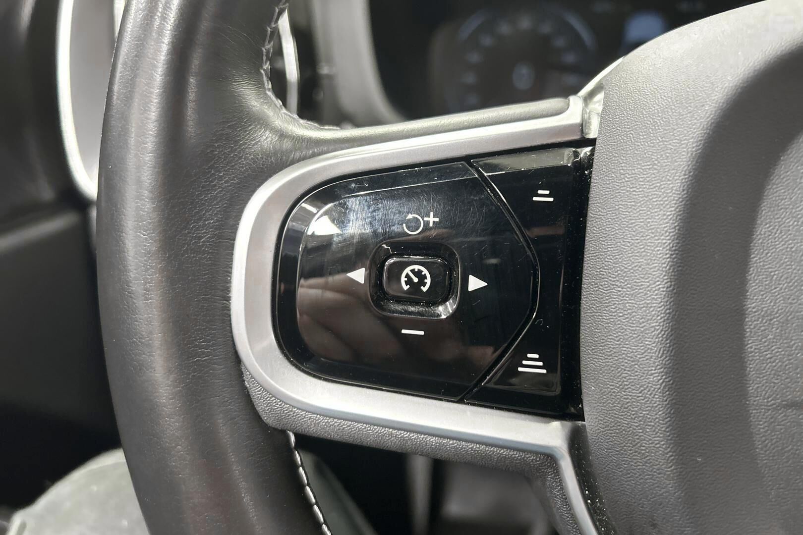 Volvo XC60 iso kuva 13