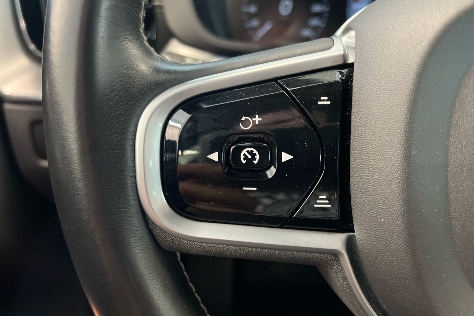 Volvo XC60 iso kuva 15