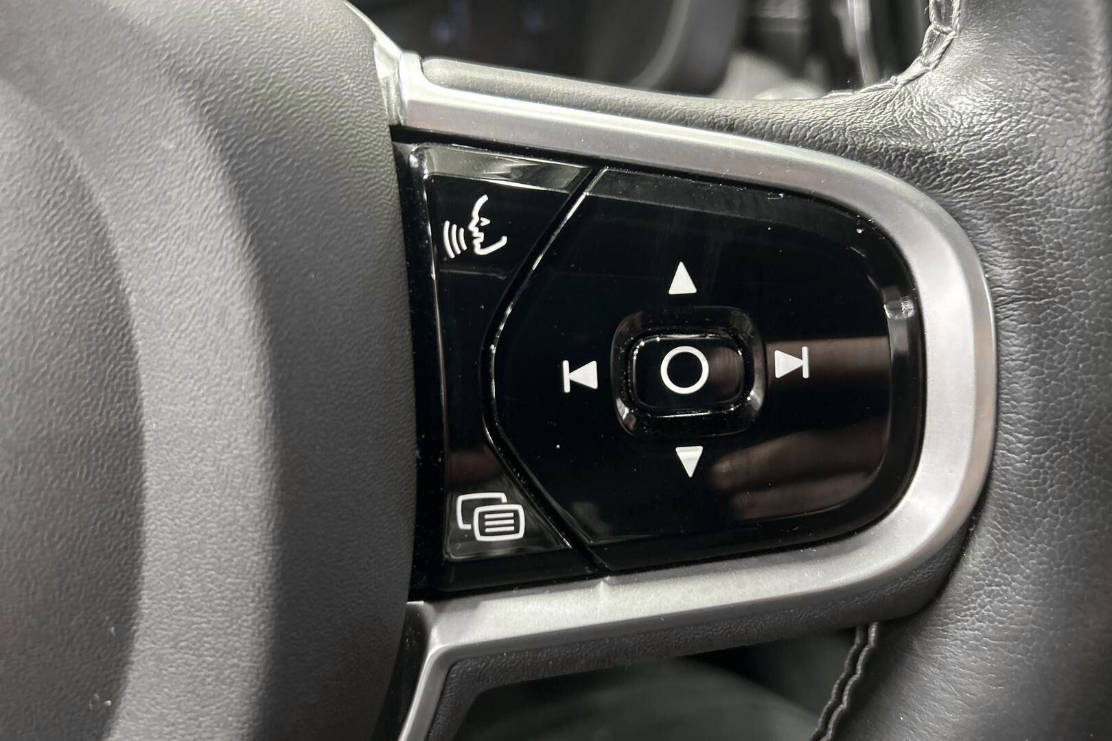 Volvo XC60 iso kuva 14