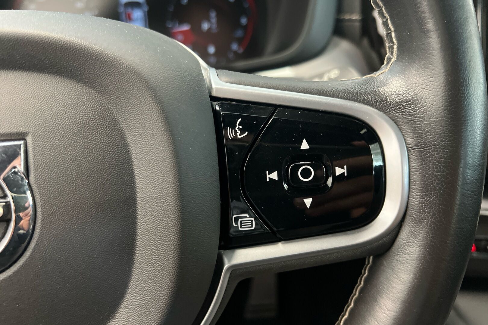 Volvo XC60 iso kuva 16