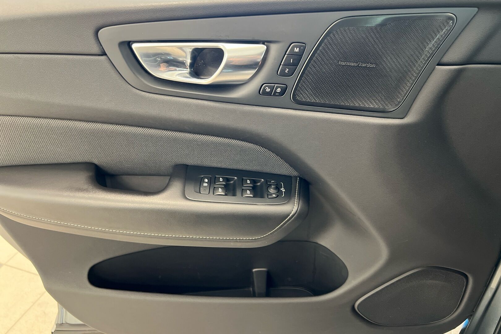 Volvo XC60 iso kuva 17
