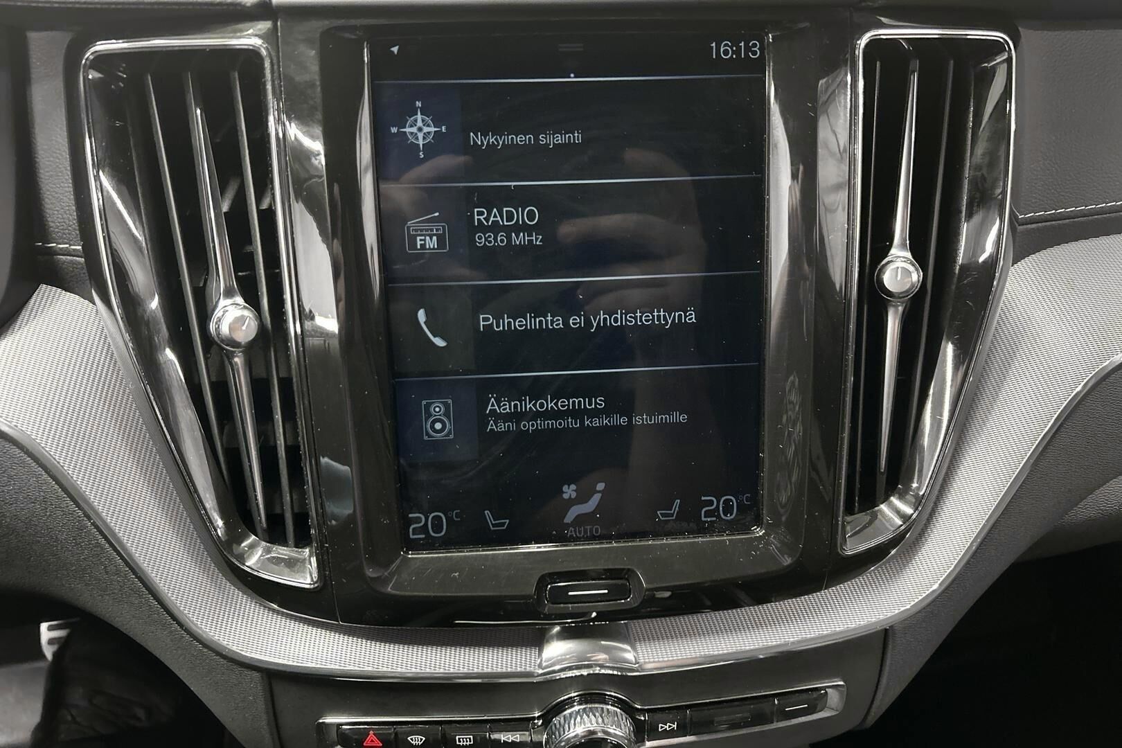 Volvo XC60 iso kuva 15