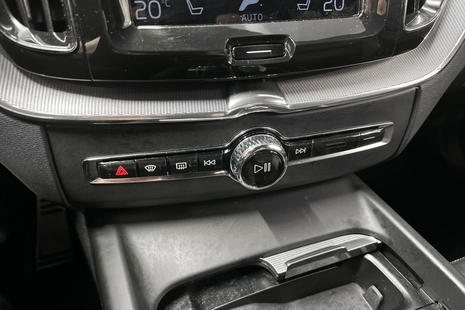 Volvo XC60 iso kuva 16