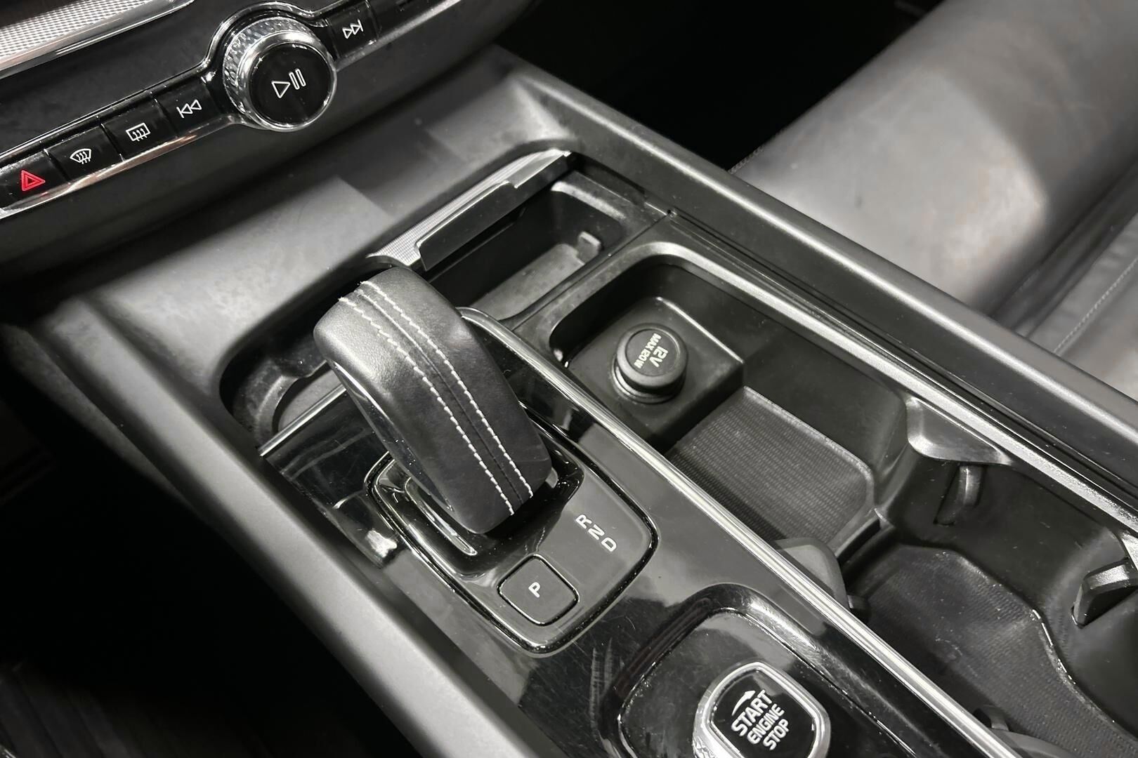 Volvo XC60 iso kuva 17