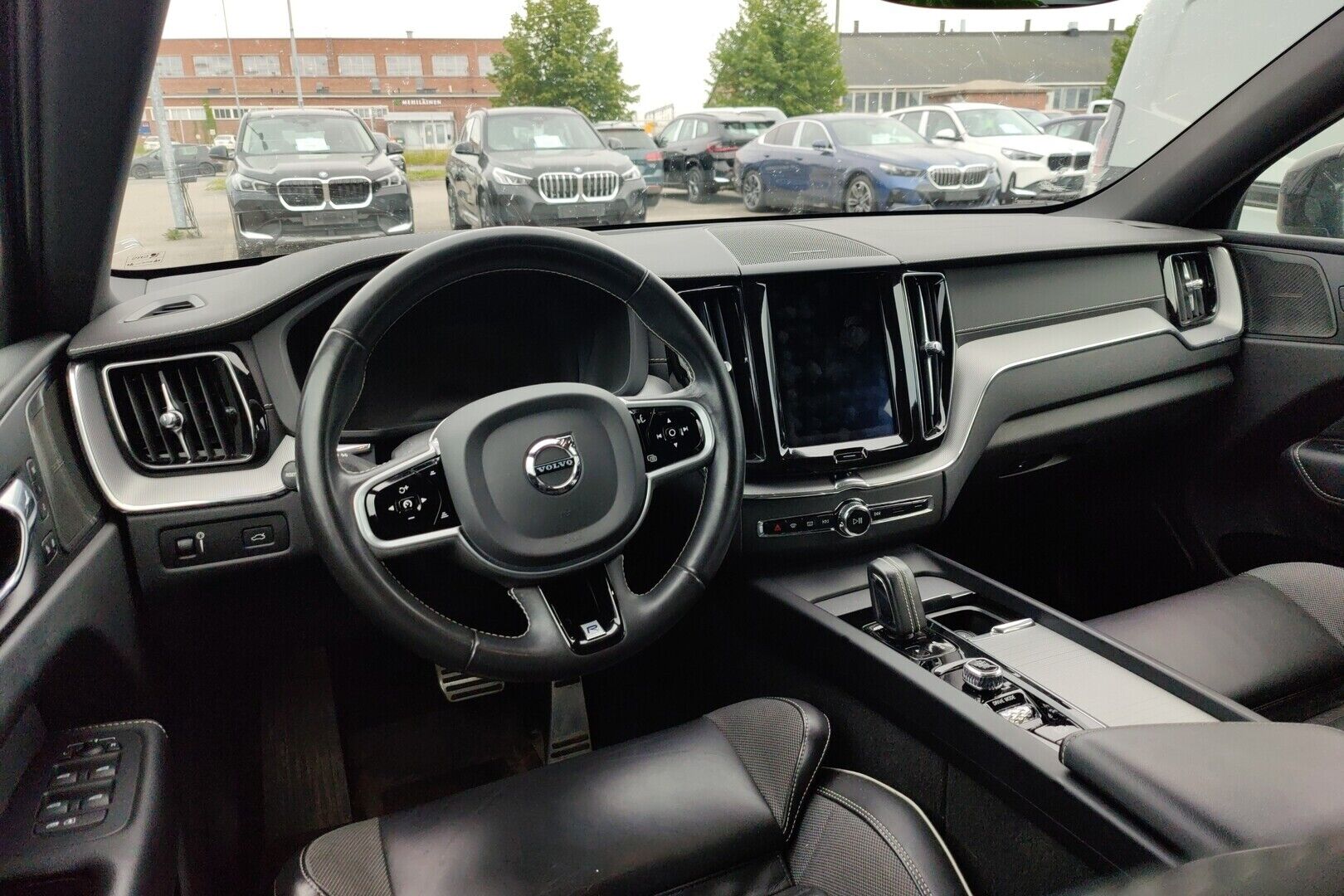 Volvo XC60 iso kuva 2
