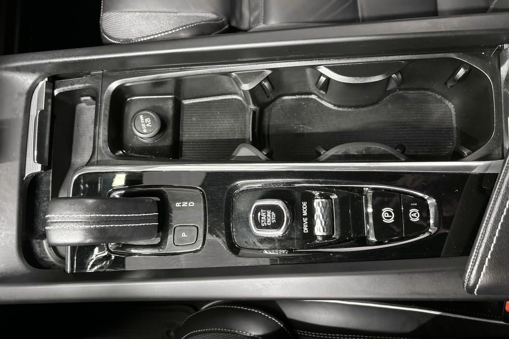 Volvo XC60 iso kuva 18