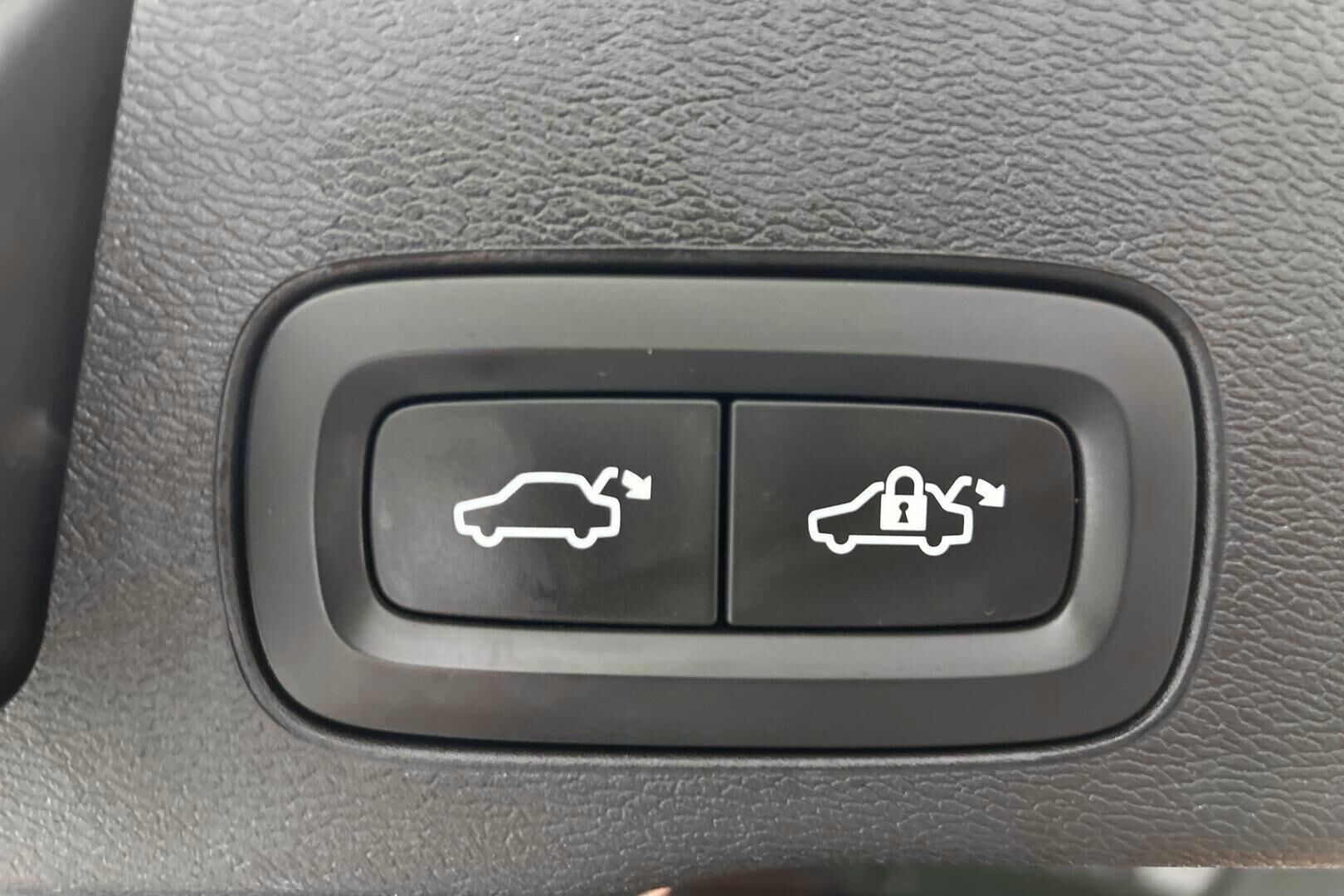 Volvo XC60 iso kuva 22