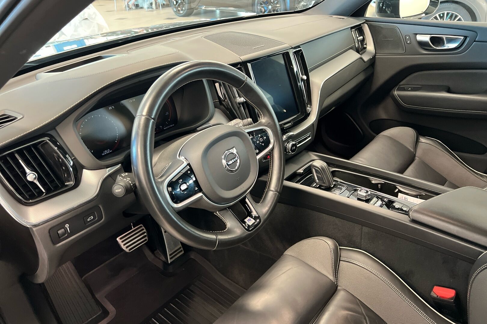 Volvo XC60 iso kuva 7