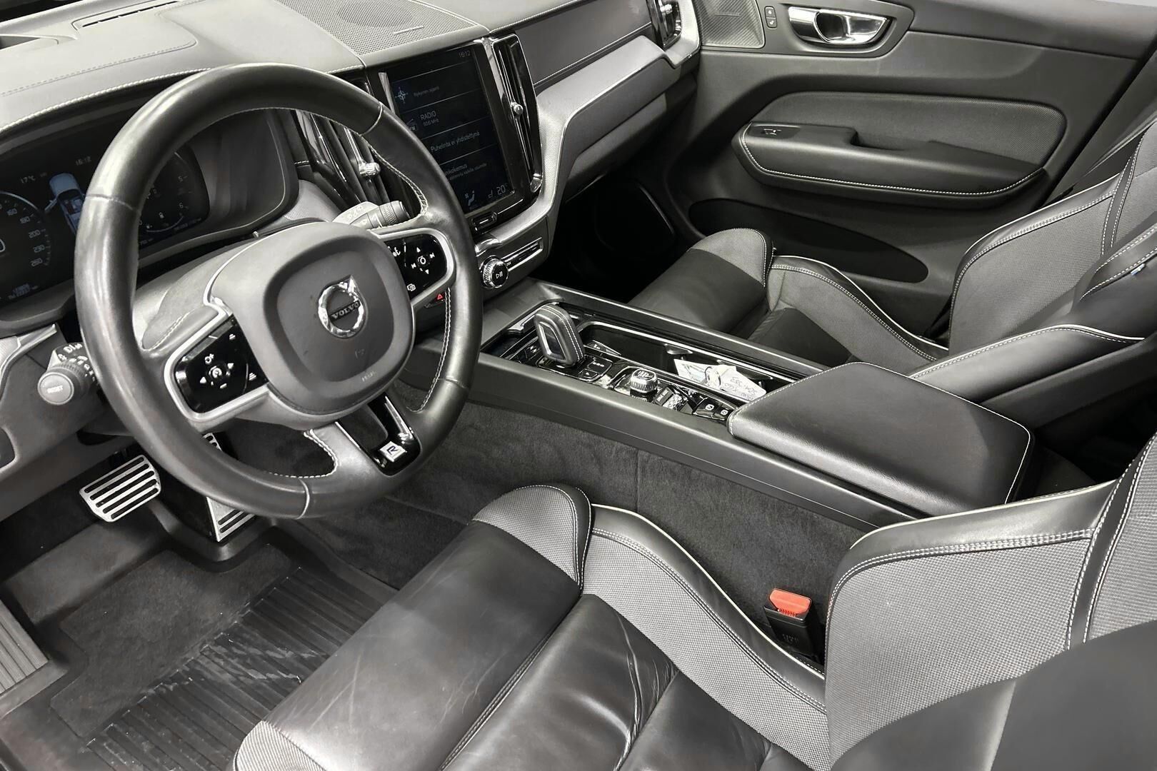 Volvo XC60 iso kuva 8