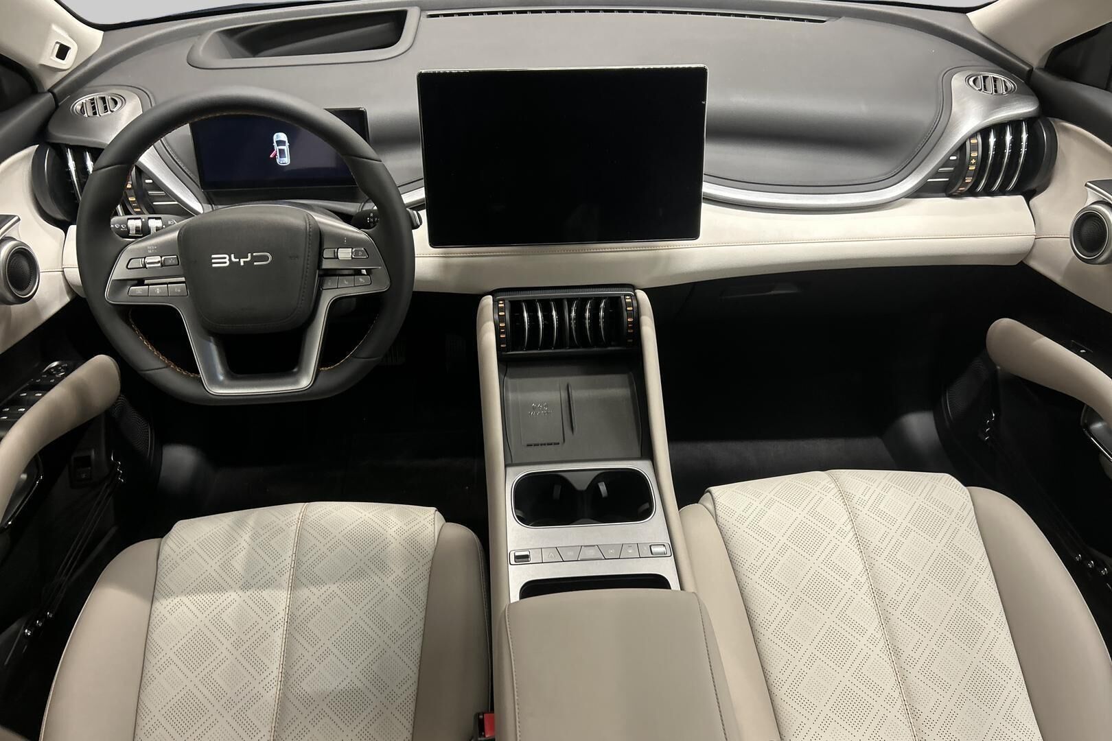 BYD Atto 3 iso kuva 10