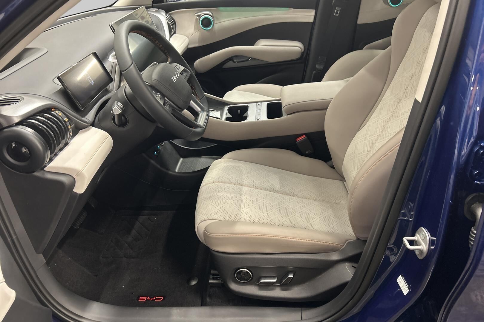 BYD Atto 3 iso kuva 8